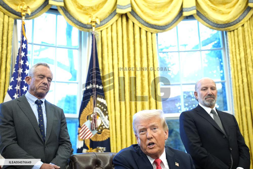 Donald Trump signs an executive order - Washington