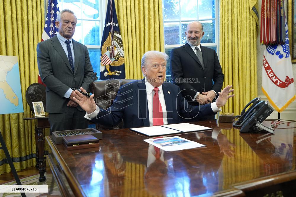 Donald Trump signs an executive order - Washington