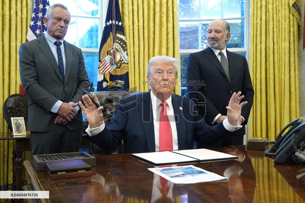 Donald Trump signs an executive order - Washington