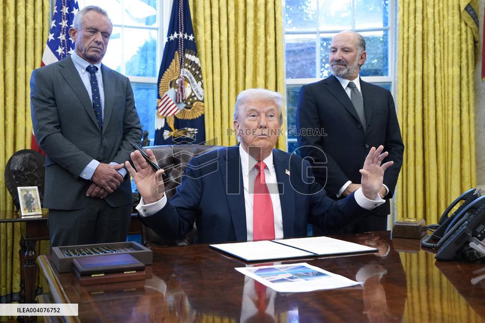 Donald Trump signs an executive order - Washington