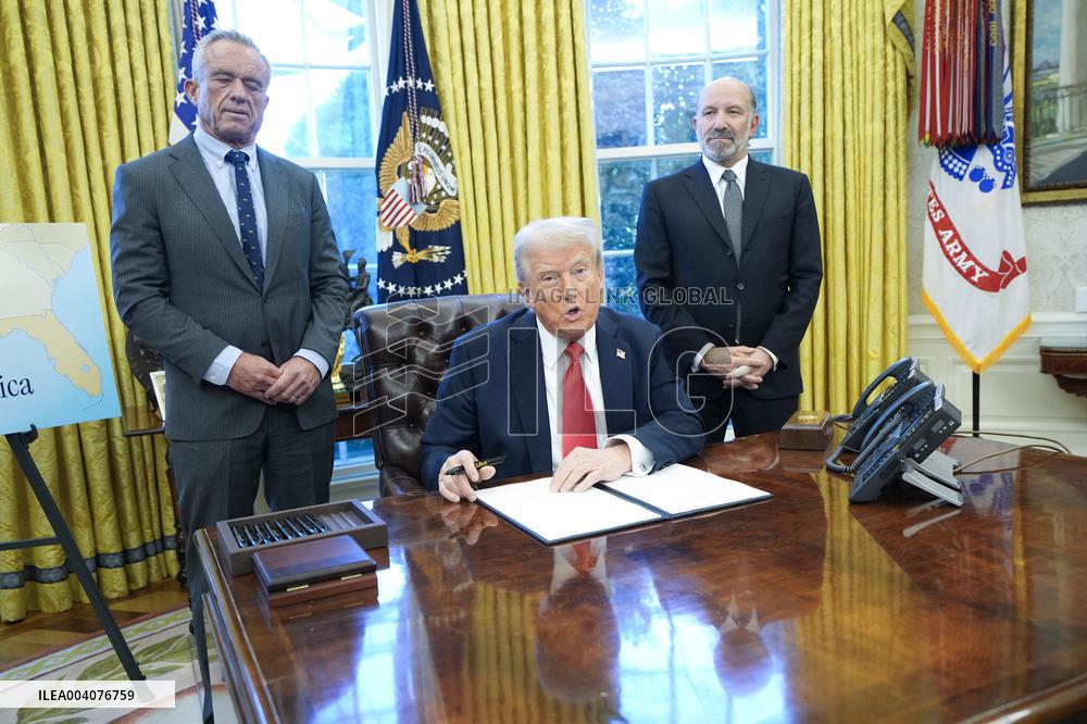 Donald Trump signs an executive order - Washington