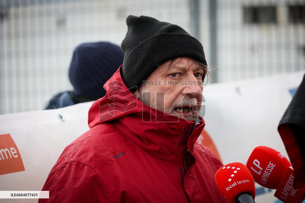 Rescue of 41 Migrants by Sea Eye 4 in Mediterranean - Naples