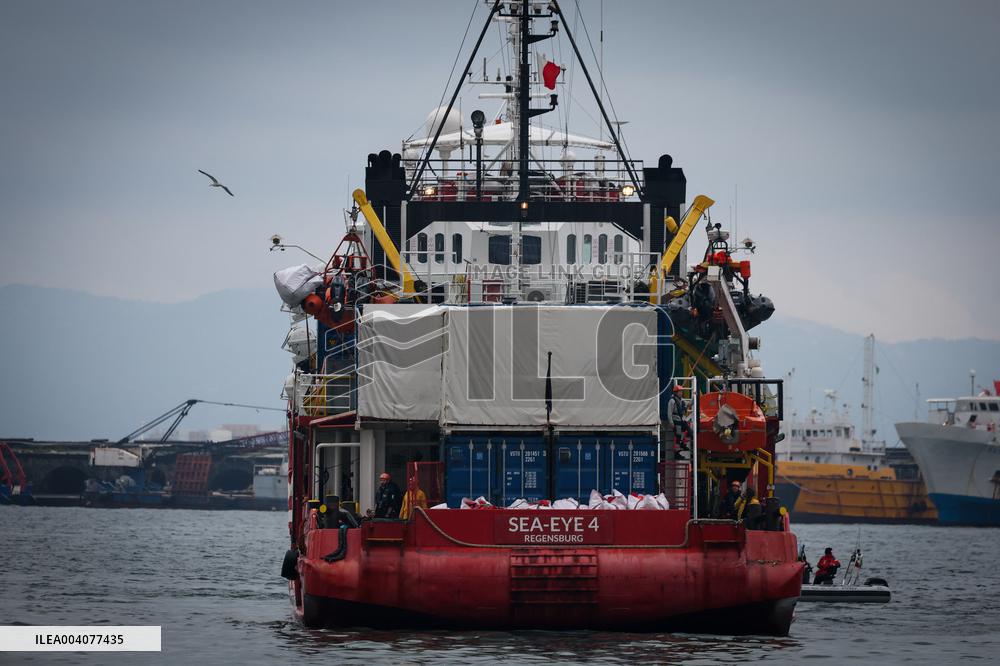 Rescue of 41 Migrants by Sea Eye 4 in Mediterranean - Naples