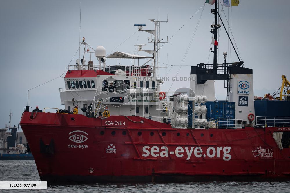 Rescue of 41 Migrants by Sea Eye 4 in Mediterranean - Naples