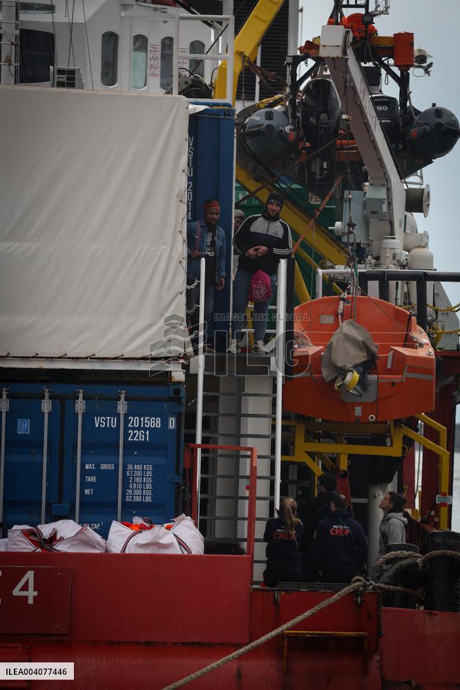 Rescue of 41 Migrants by Sea Eye 4 in Mediterranean - Naples