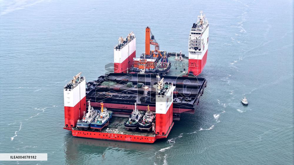 World Third Largest Chinese Submarine Salvage Engineering Ship