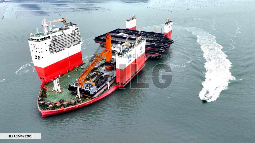 World Third Largest Chinese Submarine Salvage Engineering Ship