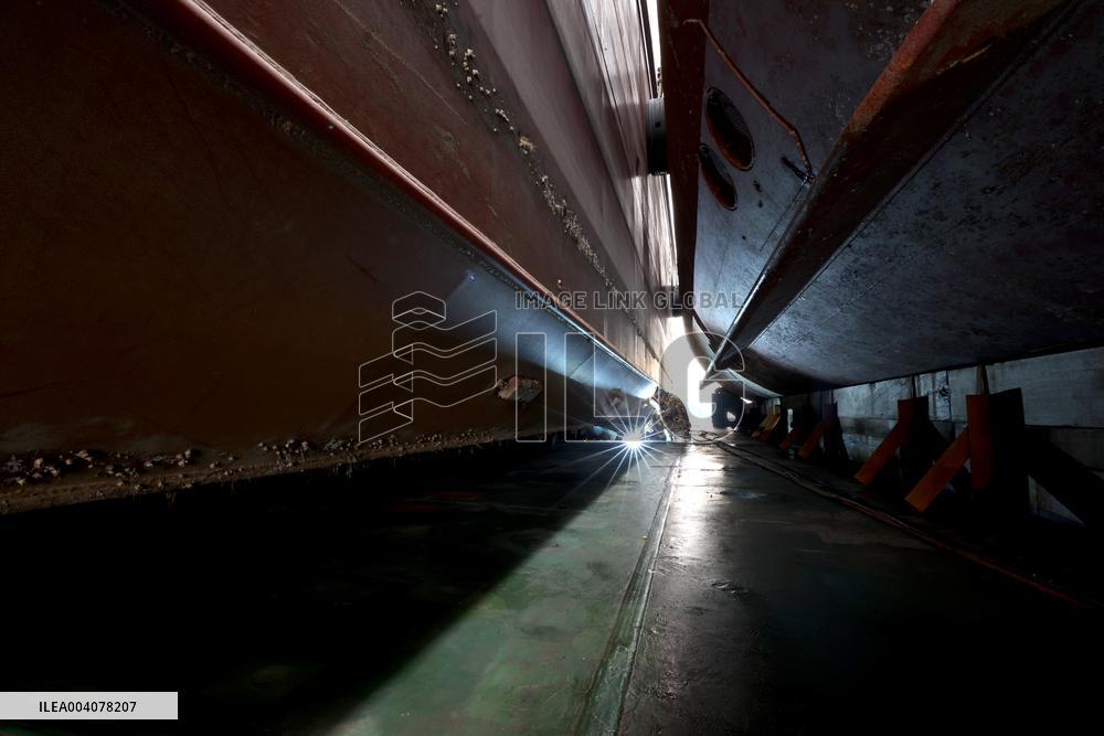 World Third Largest Chinese Submarine Salvage Engineering Ship