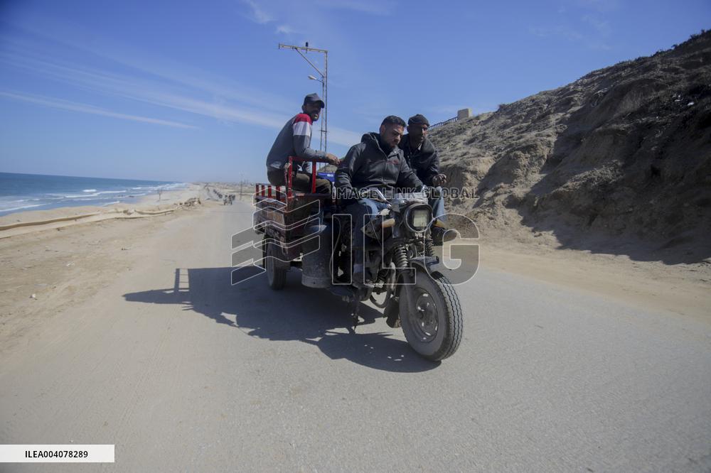 Refugees Return Home - Gaza