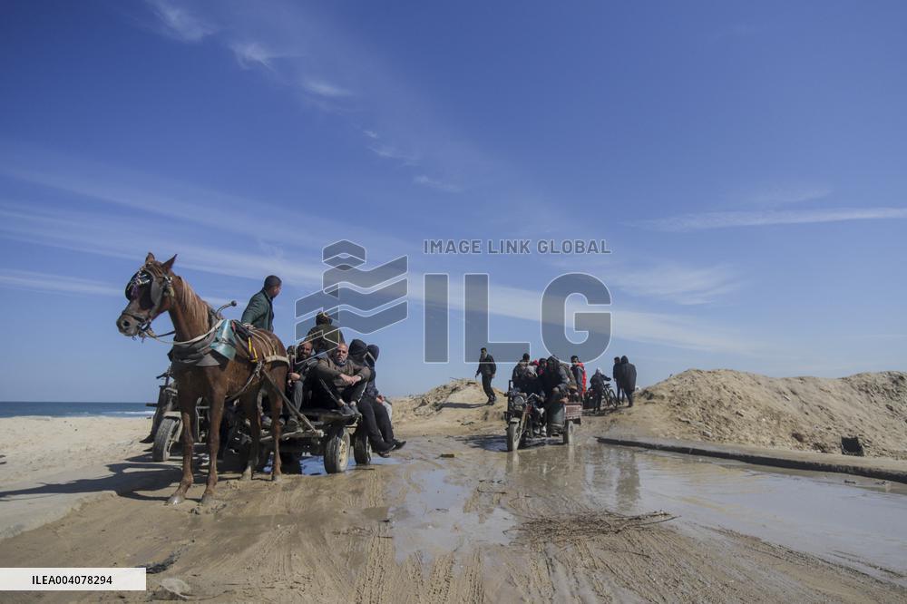 Refugees Return Home - Gaza