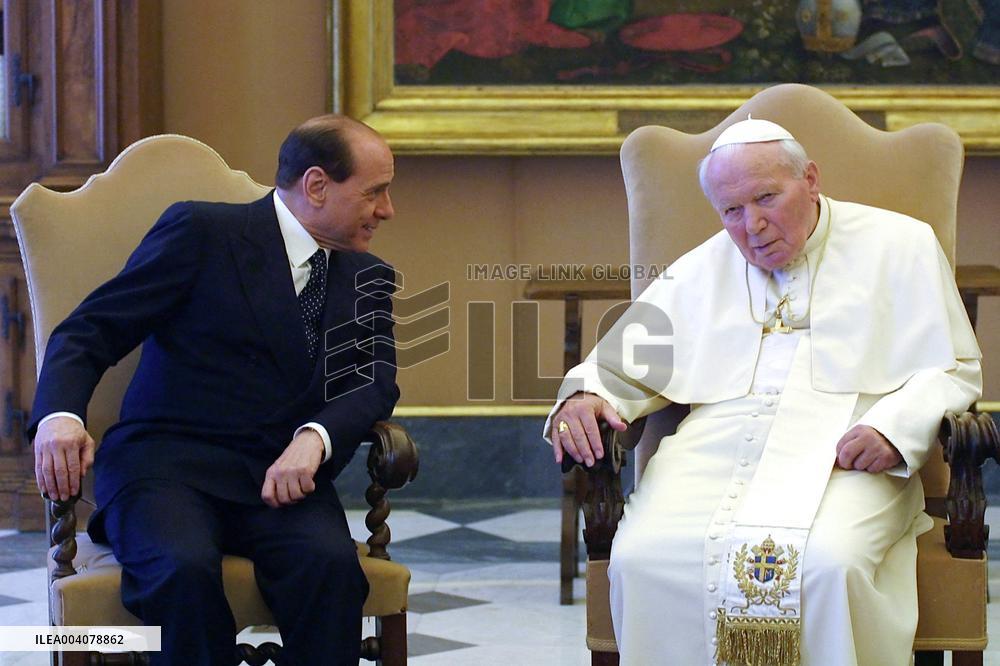 File - Pope Jean Paul II