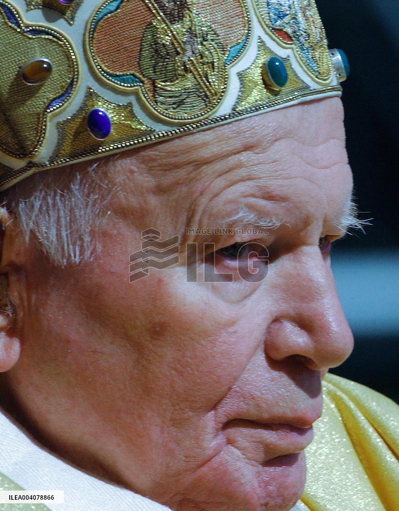 File - Pope Jean Paul II