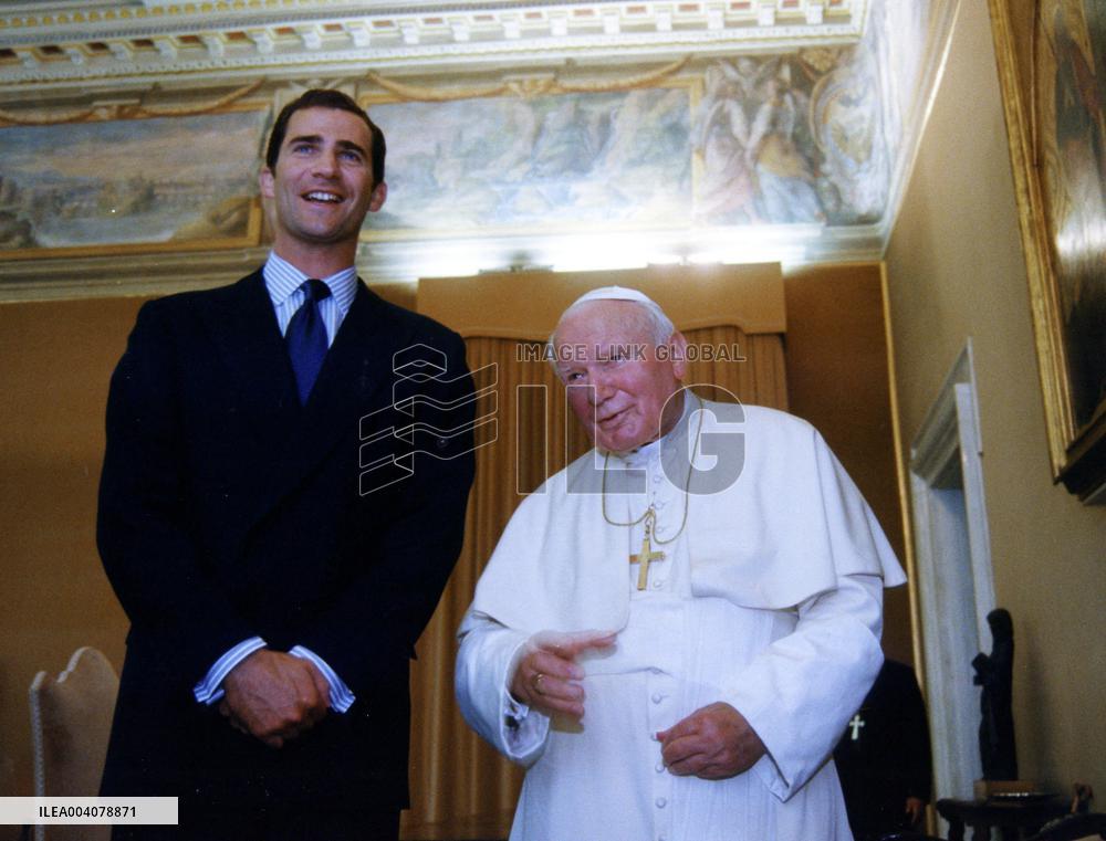 File - Pope Jean Paul II