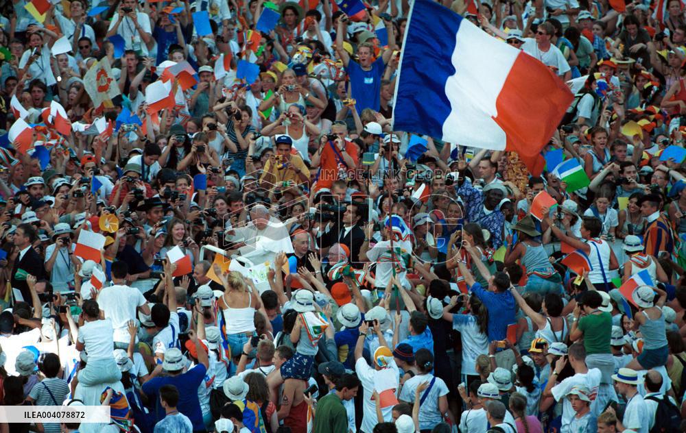 File - Pope Jean Paul II