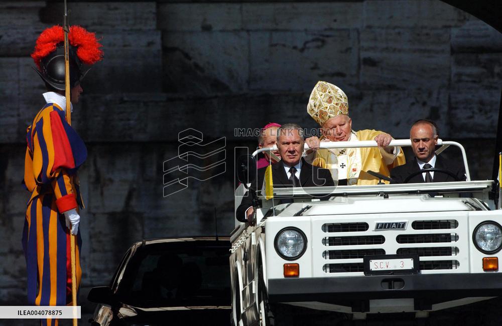 File - Pope Jean Paul II