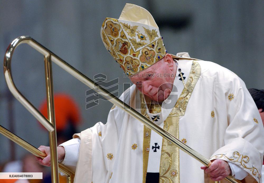 File - Pope Jean Paul II