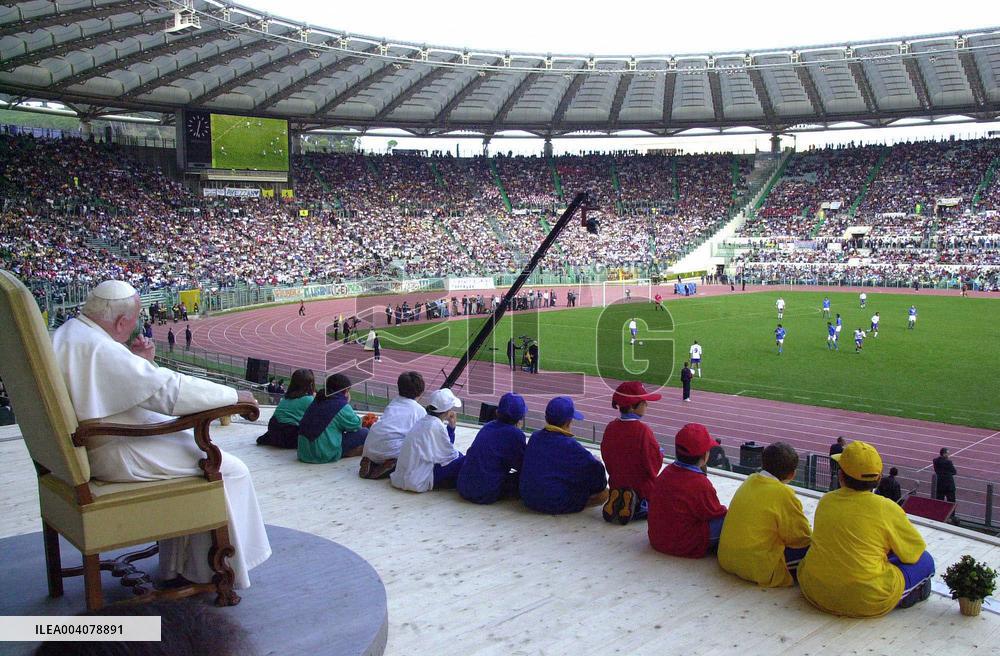 File - Pope Jean Paul II