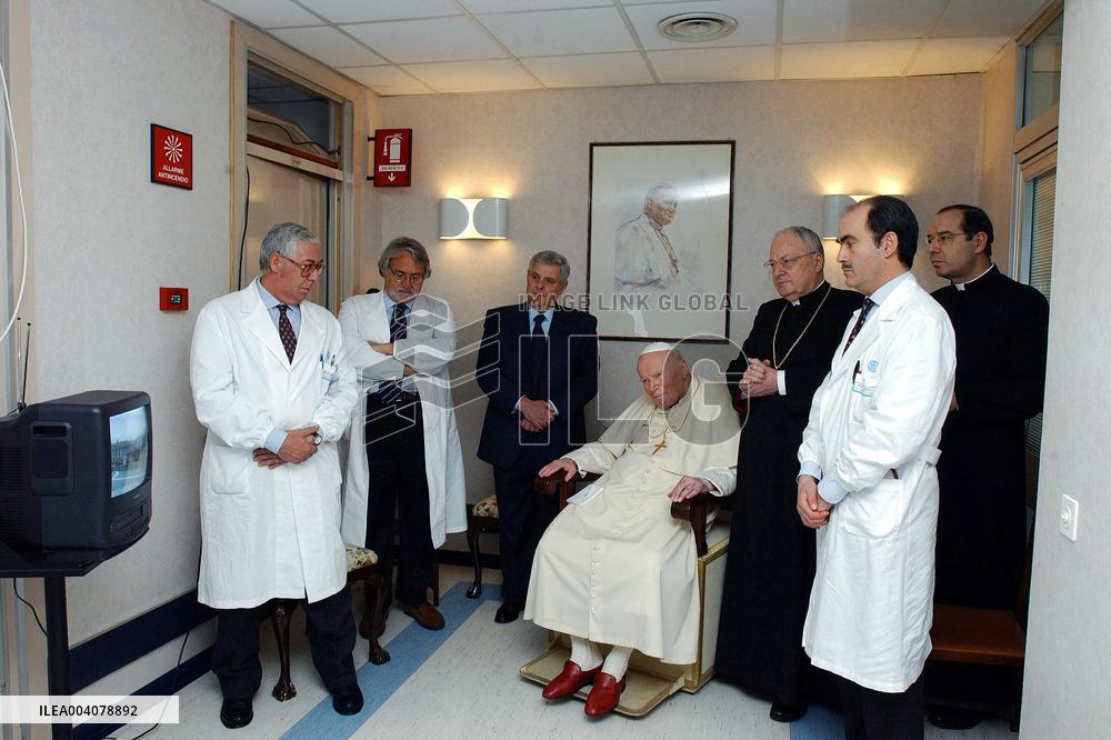 File - Pope Jean Paul II