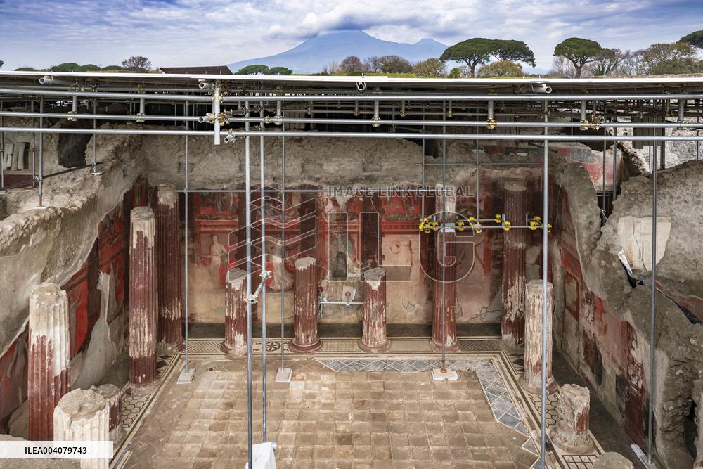 Spectacular Frescoed Villa Uncovered in Pompeii - Italy