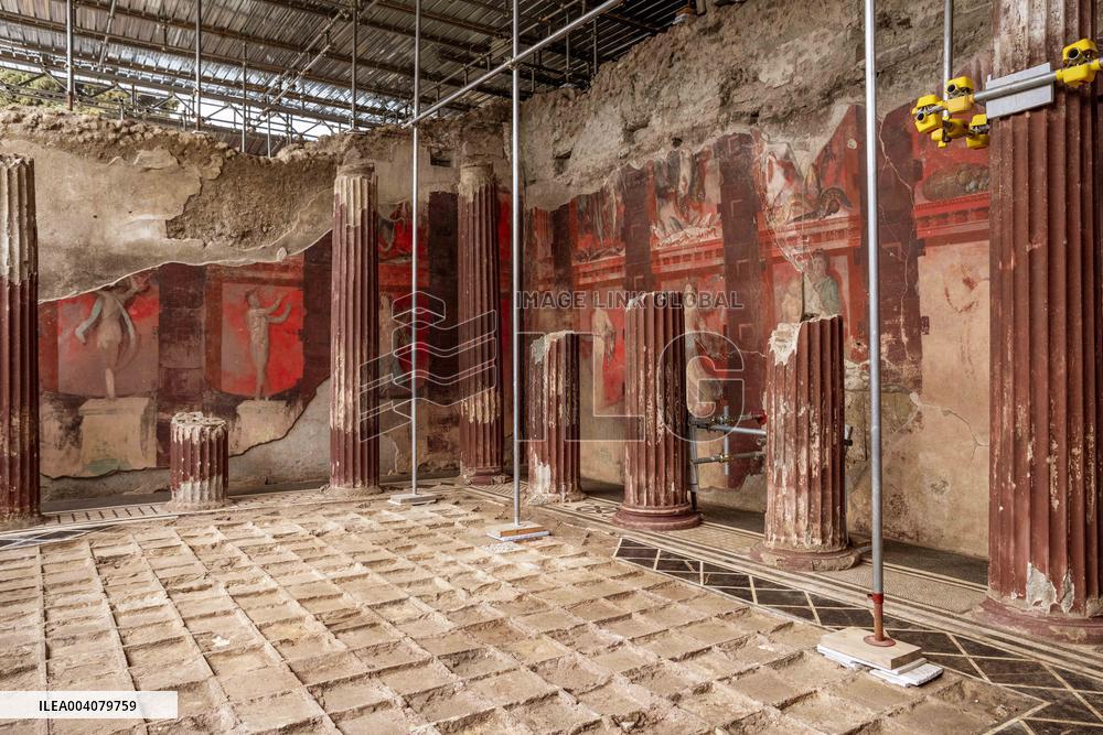 Spectacular Frescoed Villa Uncovered in Pompeii - Italy