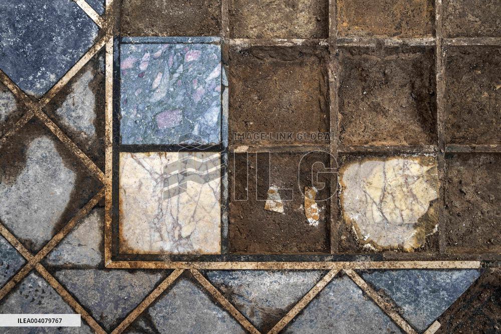 Spectacular Frescoed Villa Uncovered in Pompeii - Italy