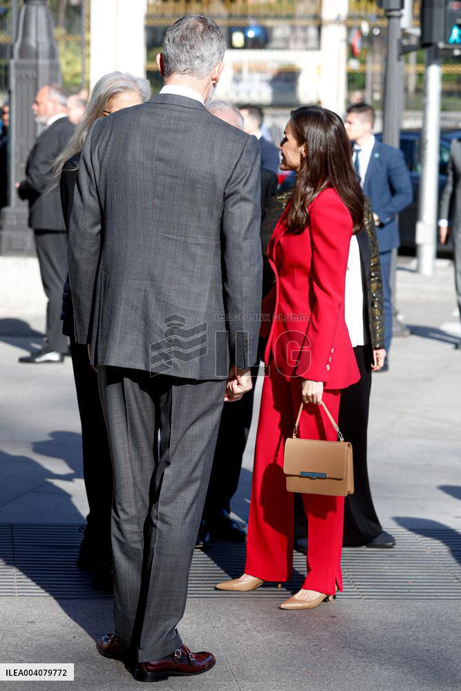 Spanish Royals Present Anne Leibovitz Portraits - Madrid
