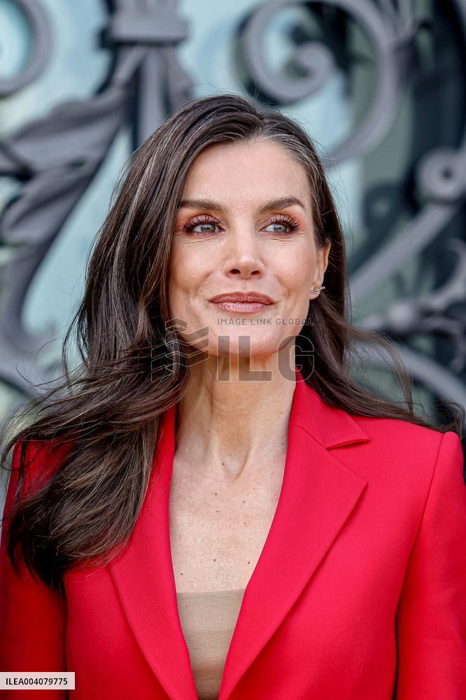 Spanish Royals Present Anne Leibovitz Portraits - Madrid