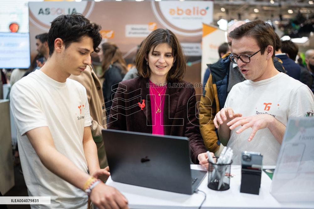 French Deputy Minister for Artificial Intelligence and Digital visits the Agricultural Show - Paris AJ