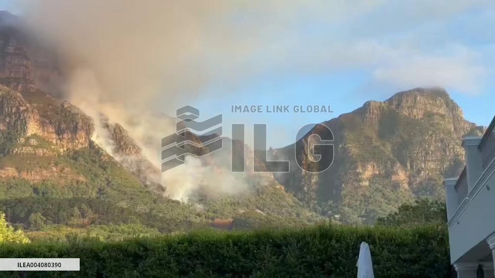 South Africa: Fire Breaks Out On Table Mountain, Prompting Road Closures 3