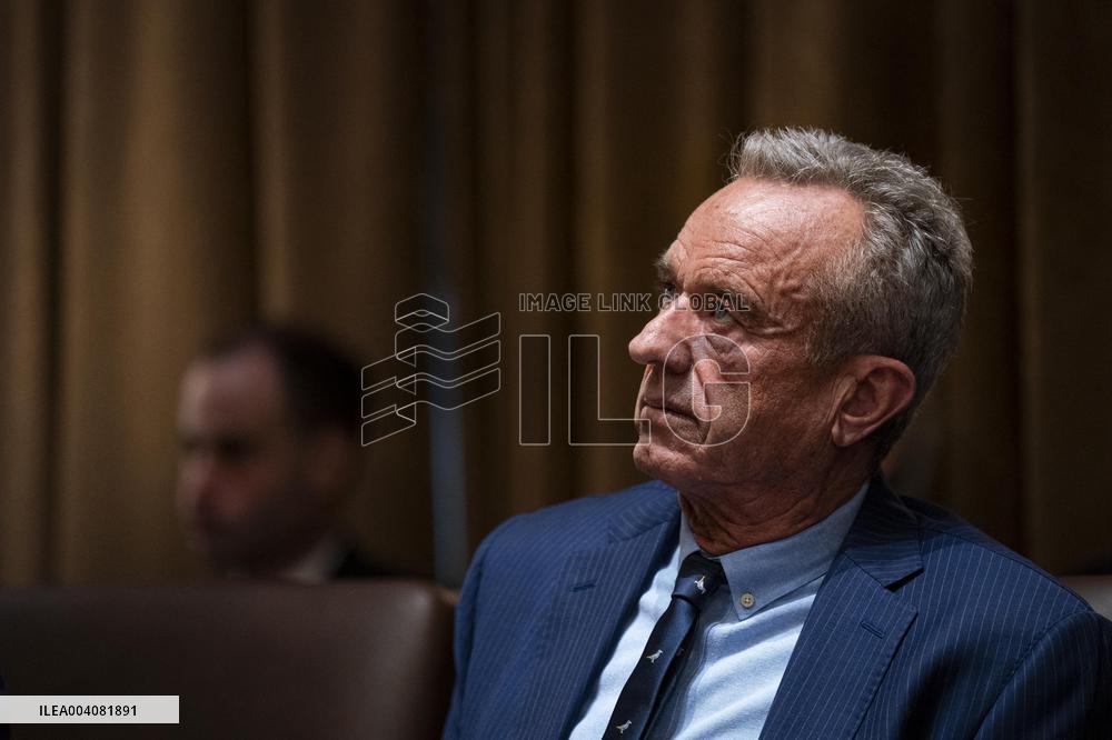 Cabinet Meeting Highlights Tensions Over Musks Federal Demands