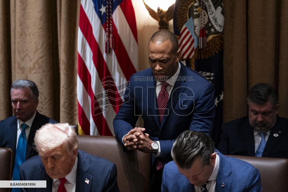 Cabinet Meeting Highlights Tensions Over Musks Federal Demands