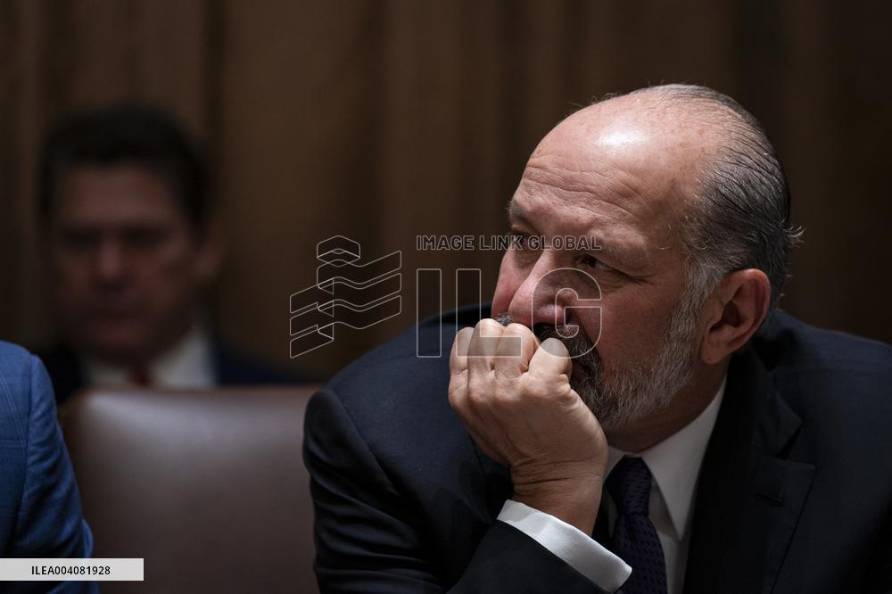 Cabinet Meeting Highlights Tensions Over Musks Federal Demands