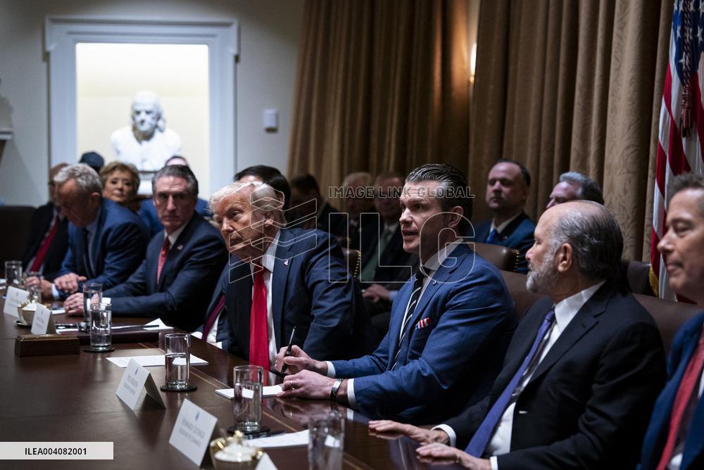 Cabinet Meeting Highlights Tensions Over Musks Federal Demands