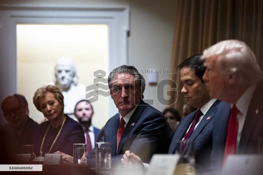 Cabinet Meeting Highlights Tensions Over Musks Federal Demands