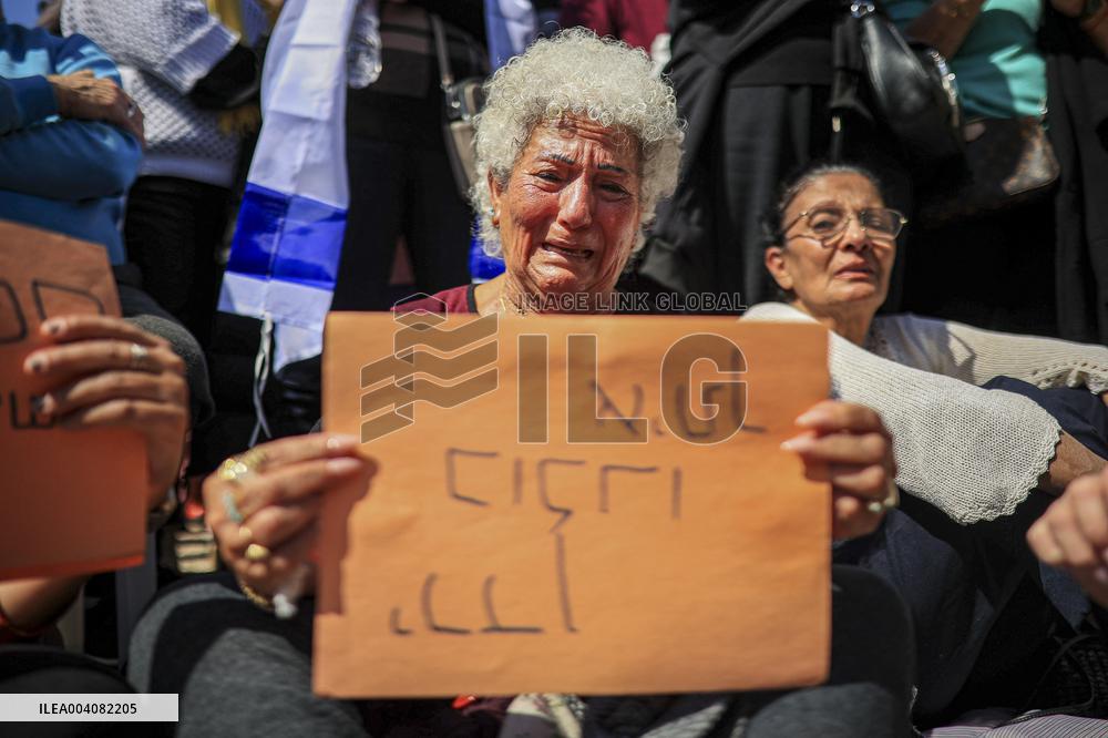 Farewell to Bibas Family