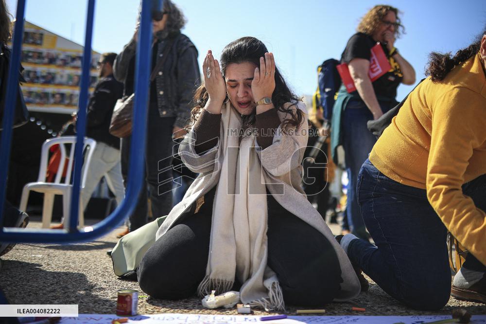 Farewell to Bibas Family