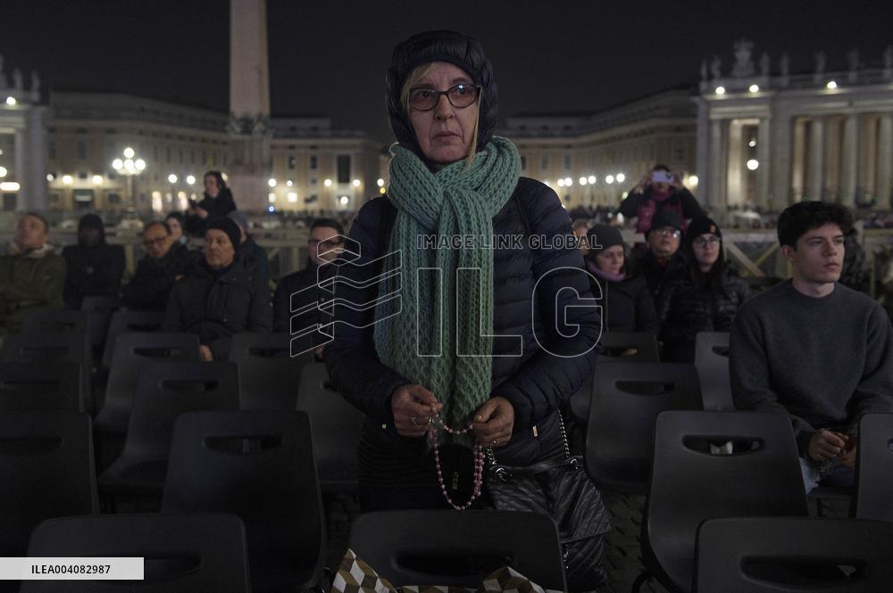 Rosary for Pope Francis Health - Italy