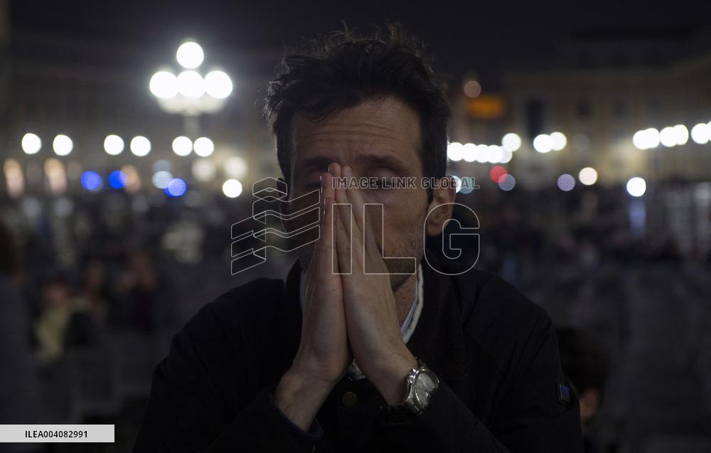 Rosary for Pope Francis Health - Italy