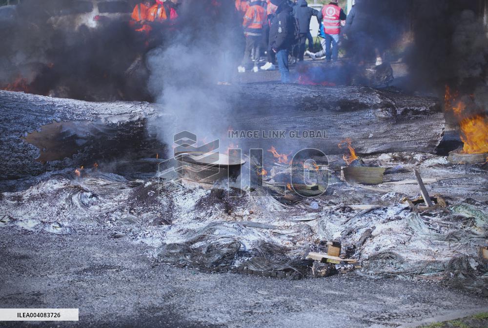 Dockers Demonstrate Against Pension Reform - Nantes