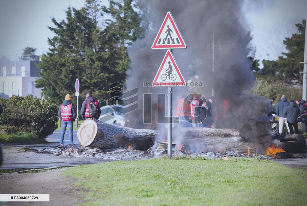 Dockers Demonstrate Against Pension Reform - Nantes