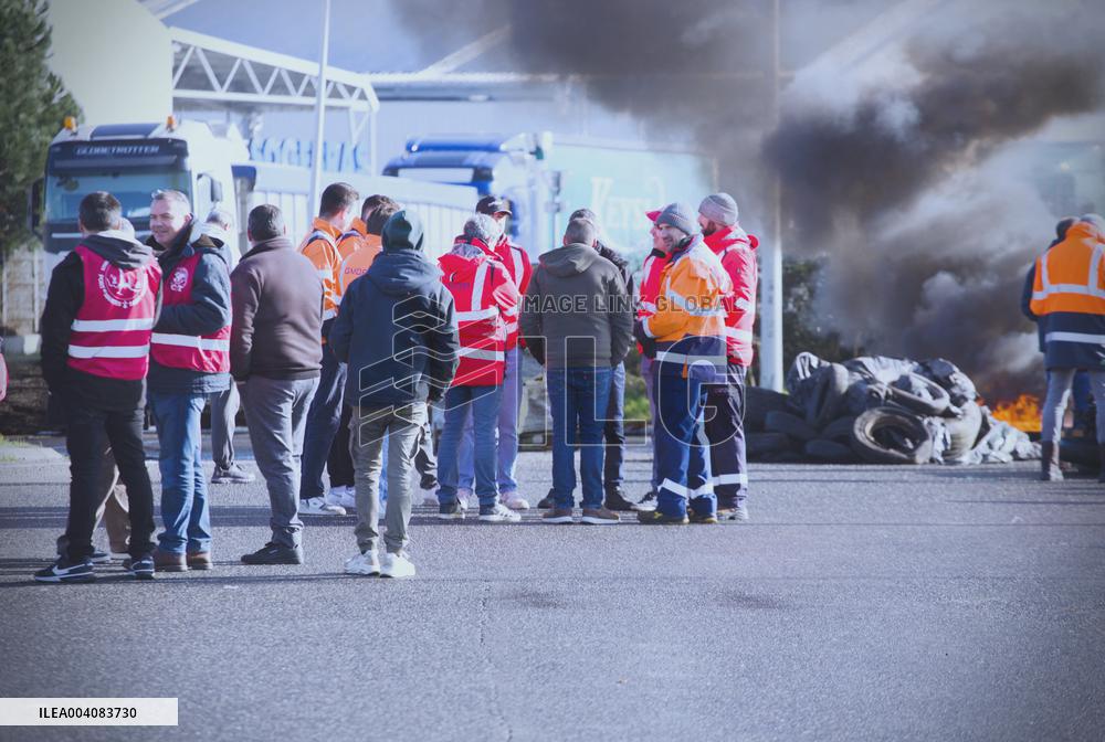 Dockers Demonstrate Against Pension Reform - Nantes