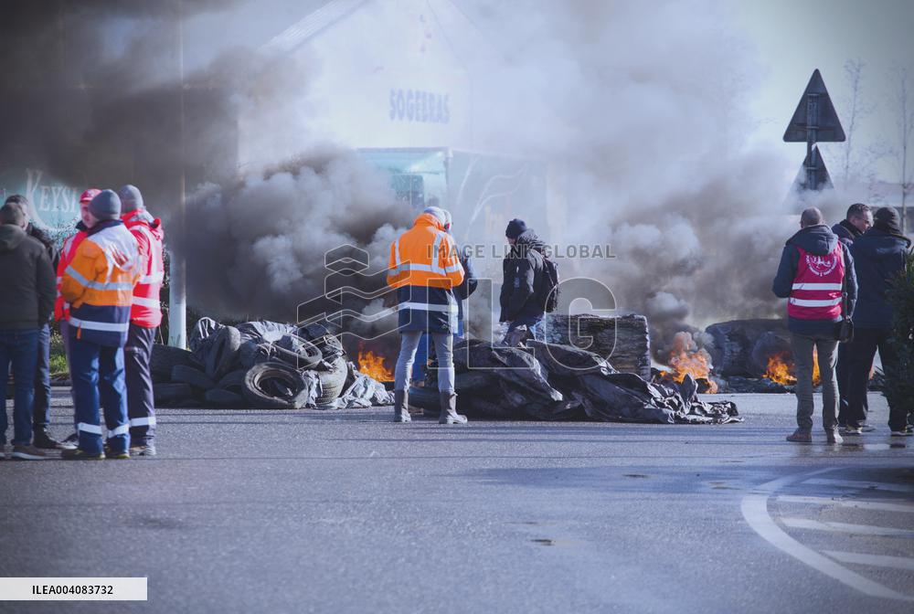 Dockers Demonstrate Against Pension Reform - Nantes