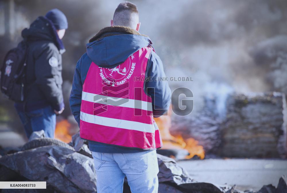 Dockers Demonstrate Against Pension Reform - Nantes