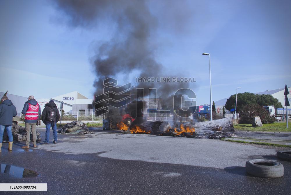 Dockers Demonstrate Against Pension Reform - Nantes