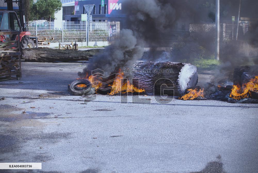 Dockers Demonstrate Against Pension Reform - Nantes
