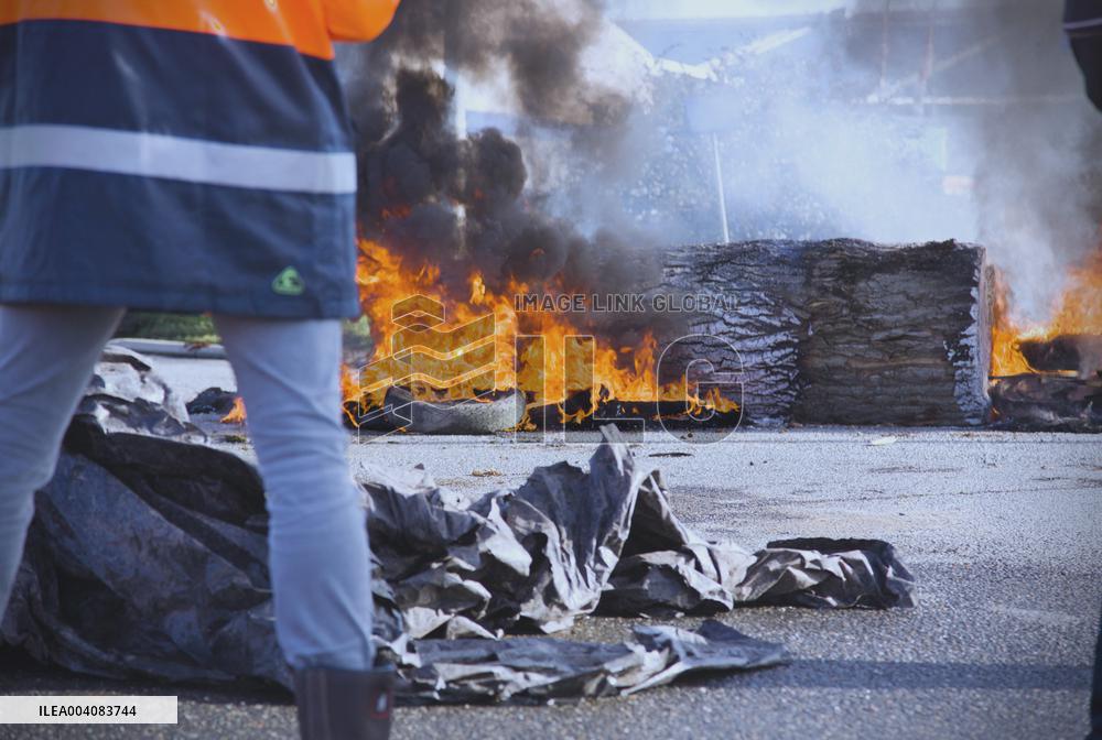 Dockers Demonstrate Against Pension Reform - Nantes