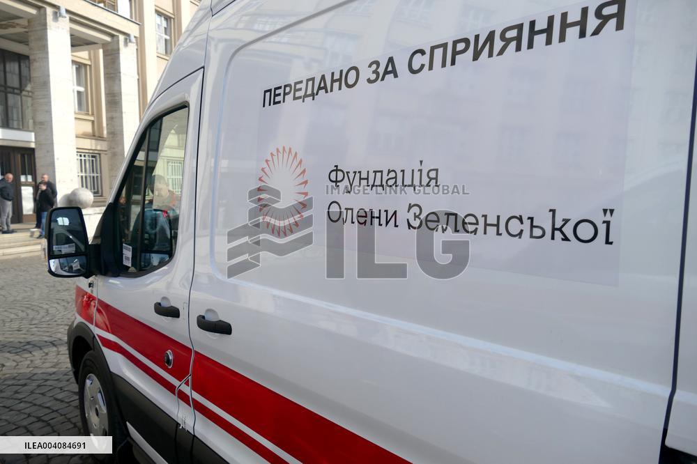 Zakarpattia receives new ambulances for emergency medical care