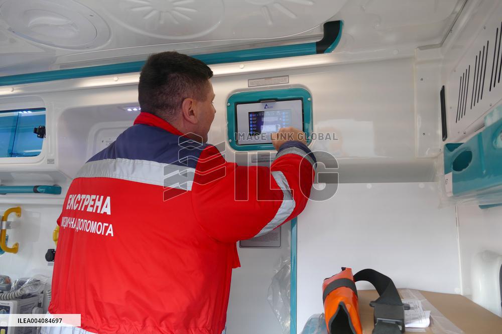 Zakarpattia receives new ambulances for emergency medical care