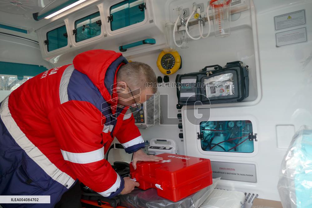 Zakarpattia receives new ambulances for emergency medical care