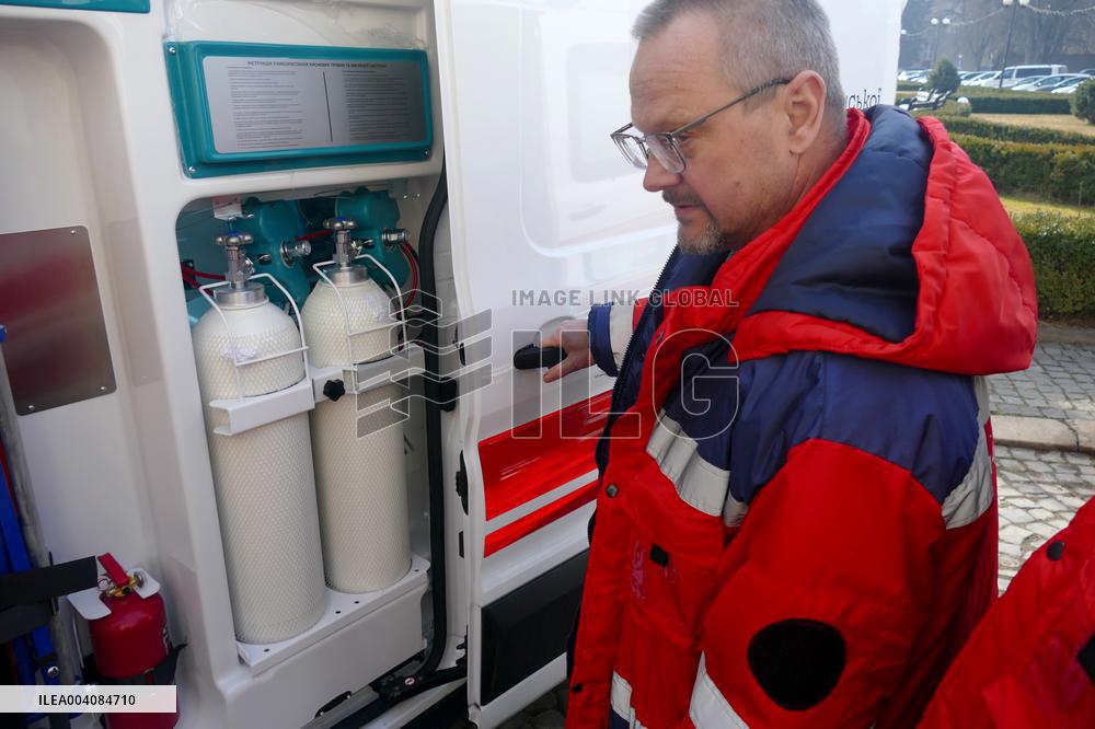 Zakarpattia receives new ambulances for emergency medical care